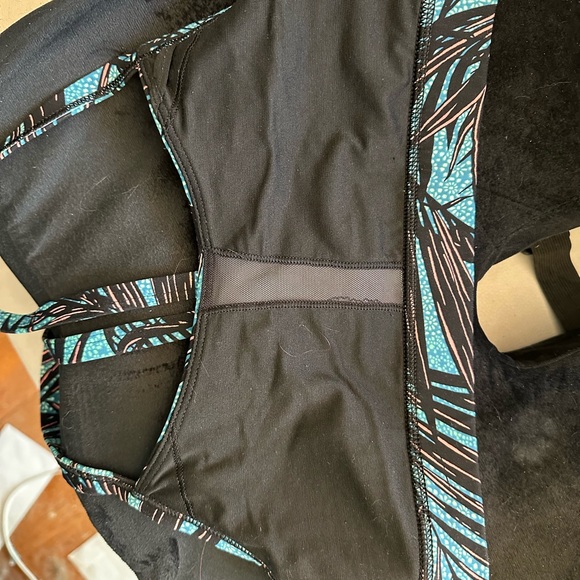 Lululemon Leaf Print Sports Bra in Black - Size 6 -Non Padded - Picture 11 of 13